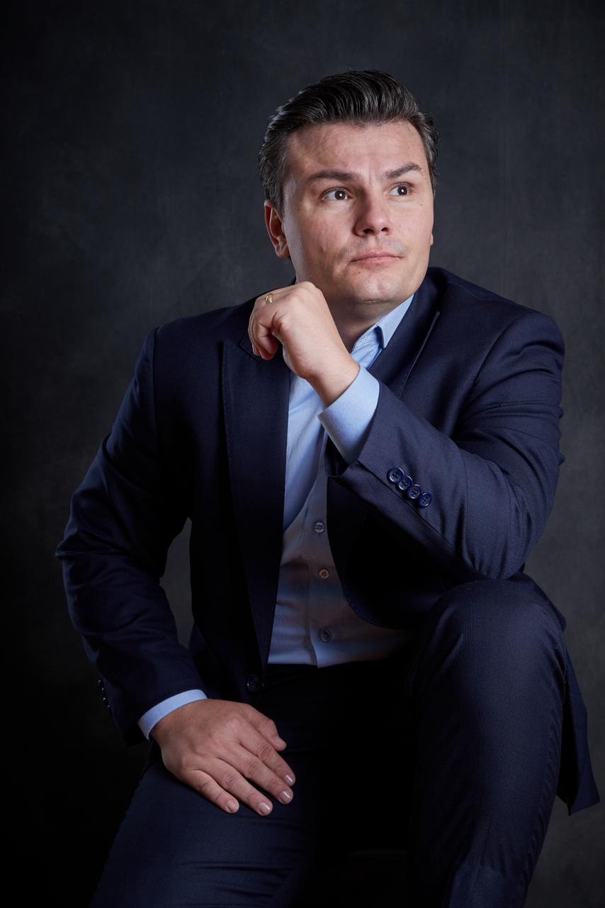 Retrato executivo em ambiente premium